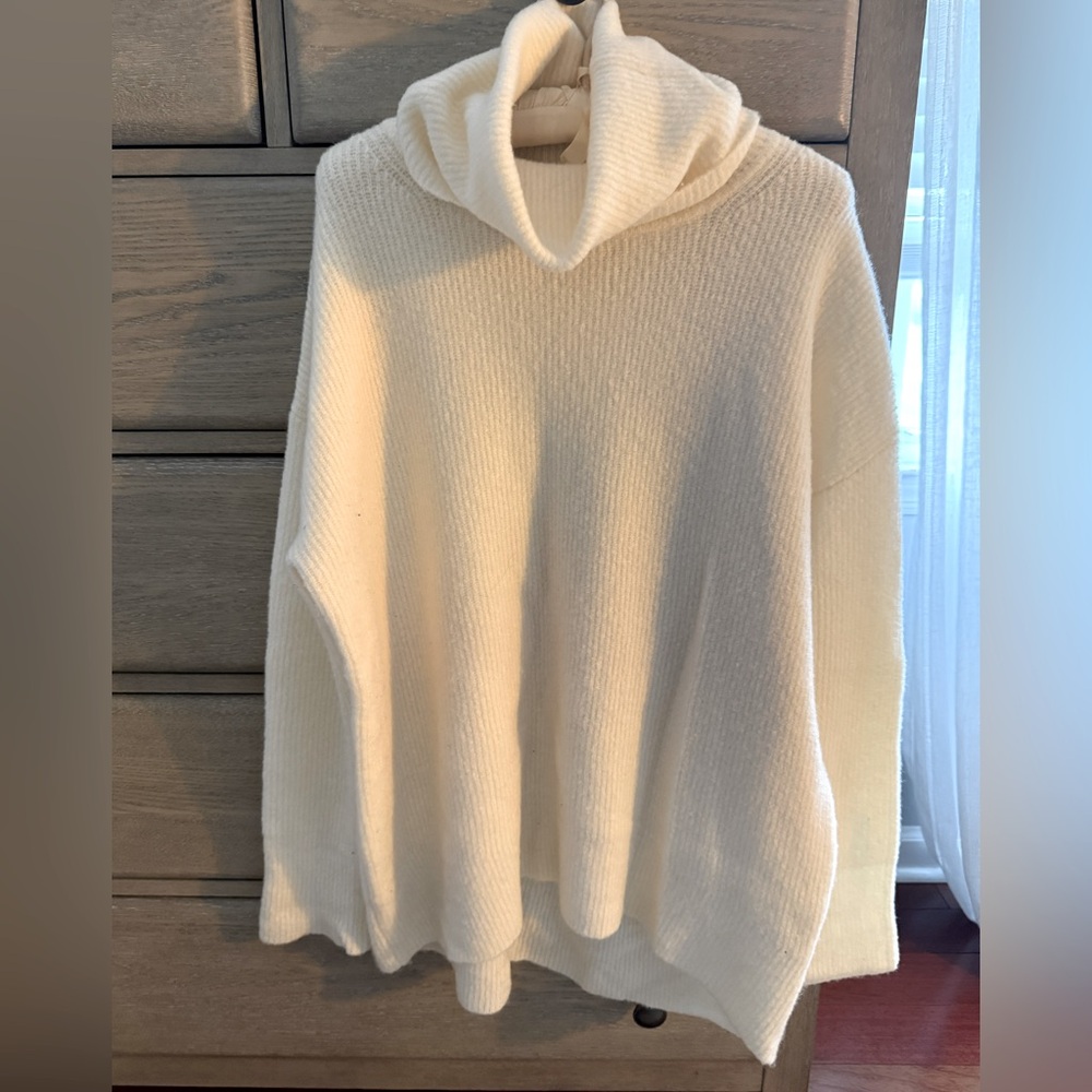 THEORY Cream Chunky Turtleneck Sweater Oversized Wool Blend